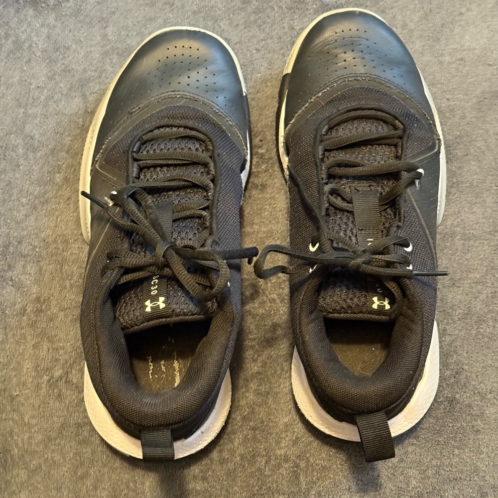 Boys 7Y Under Armour Black and White Sneakers